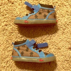 See also Run Toddler Hi-Tops size 6